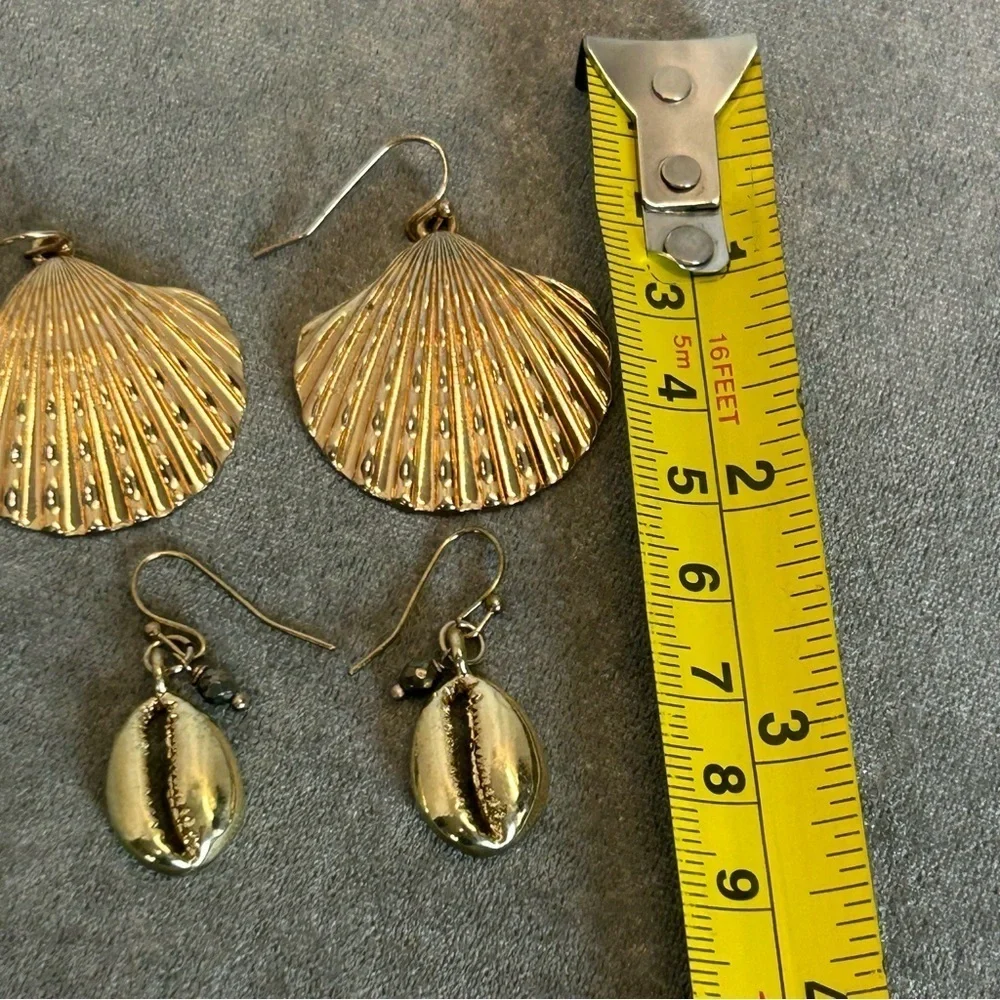 🛍3/$20 Gold tone seashell beaded dangling earring set